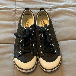 Keen black and white sneakers size 9